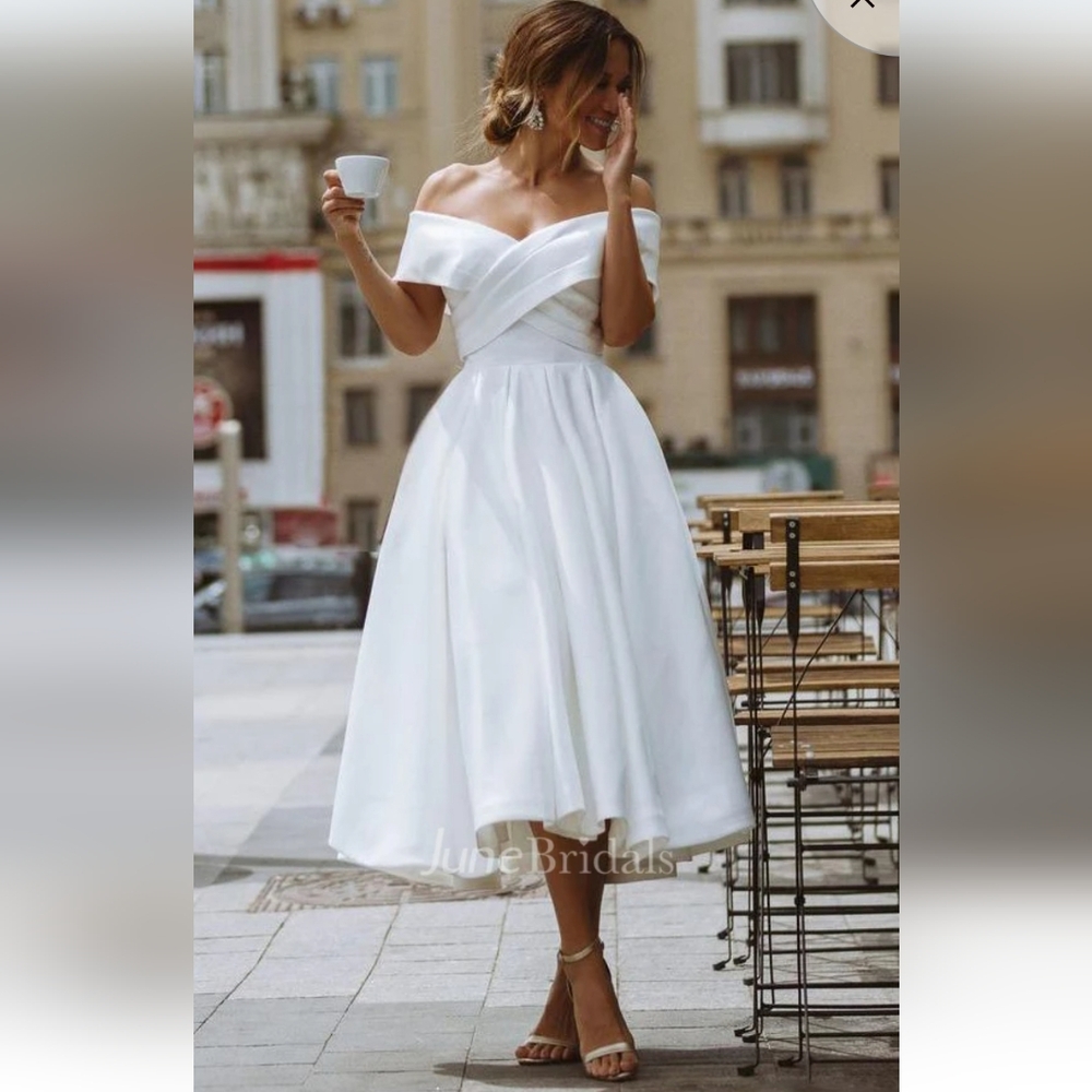 1950s Vintage Off-the-shoulder Short Wedding Dress Simple A-Line Satin